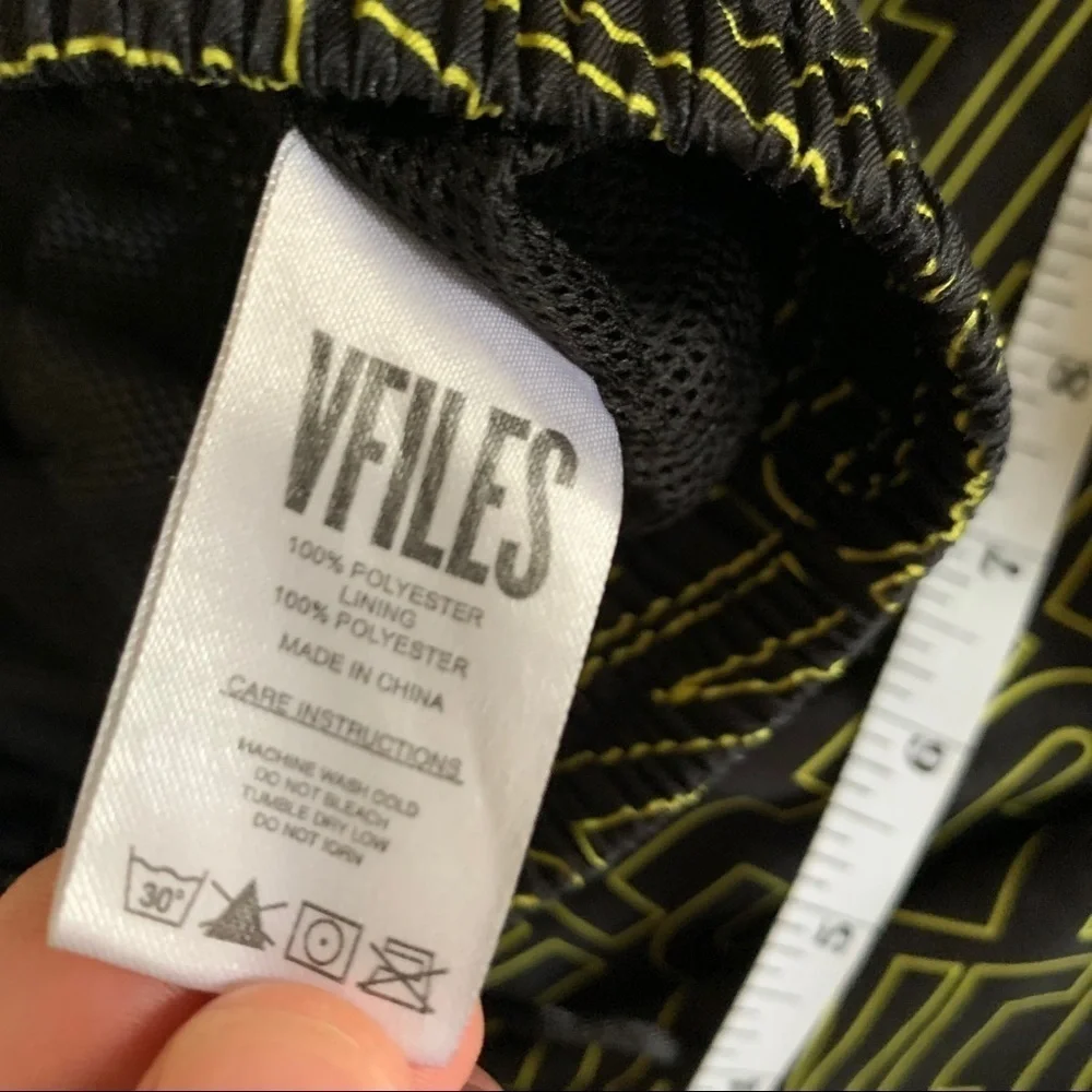 VFILES Men’s 5” Logo Swim Shorts Black Size Medium